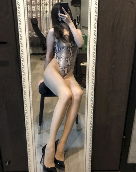 伸进她的小内裤疯狂揉视频_720全集免费观看